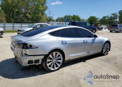 2012 Tesla Model S z USA, uszkodzony, nr VIN 5YJSA1DP4CFS00811